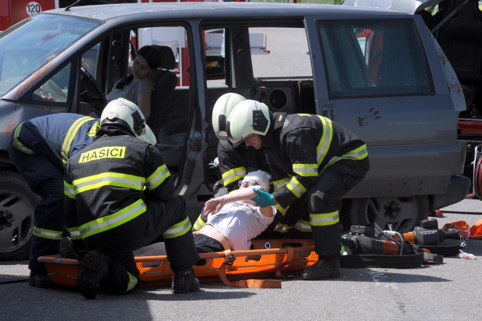 Taktické cvičení dopravní nehoda 2 OA a bus, Písek - 18. 5. 2022 (27).JPG