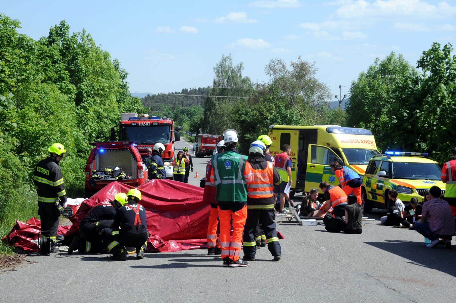 Taktické cvičení dopravní nehoda 2 OA a bus, Písek - 18. 5. 2022 (36).JPG