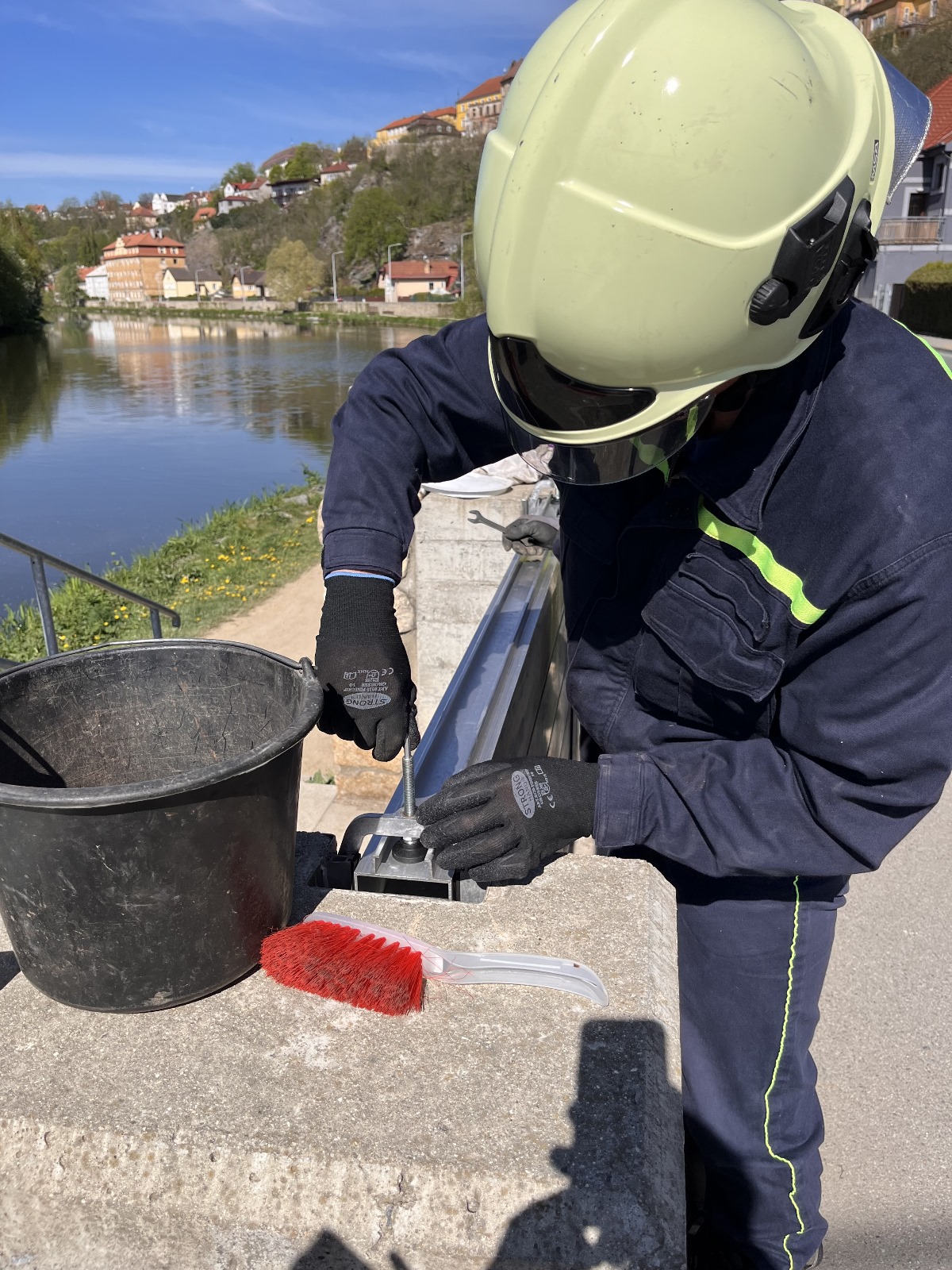 Taktické cvičení - stavba protipovodňových zábran, Tábor (1).jpg