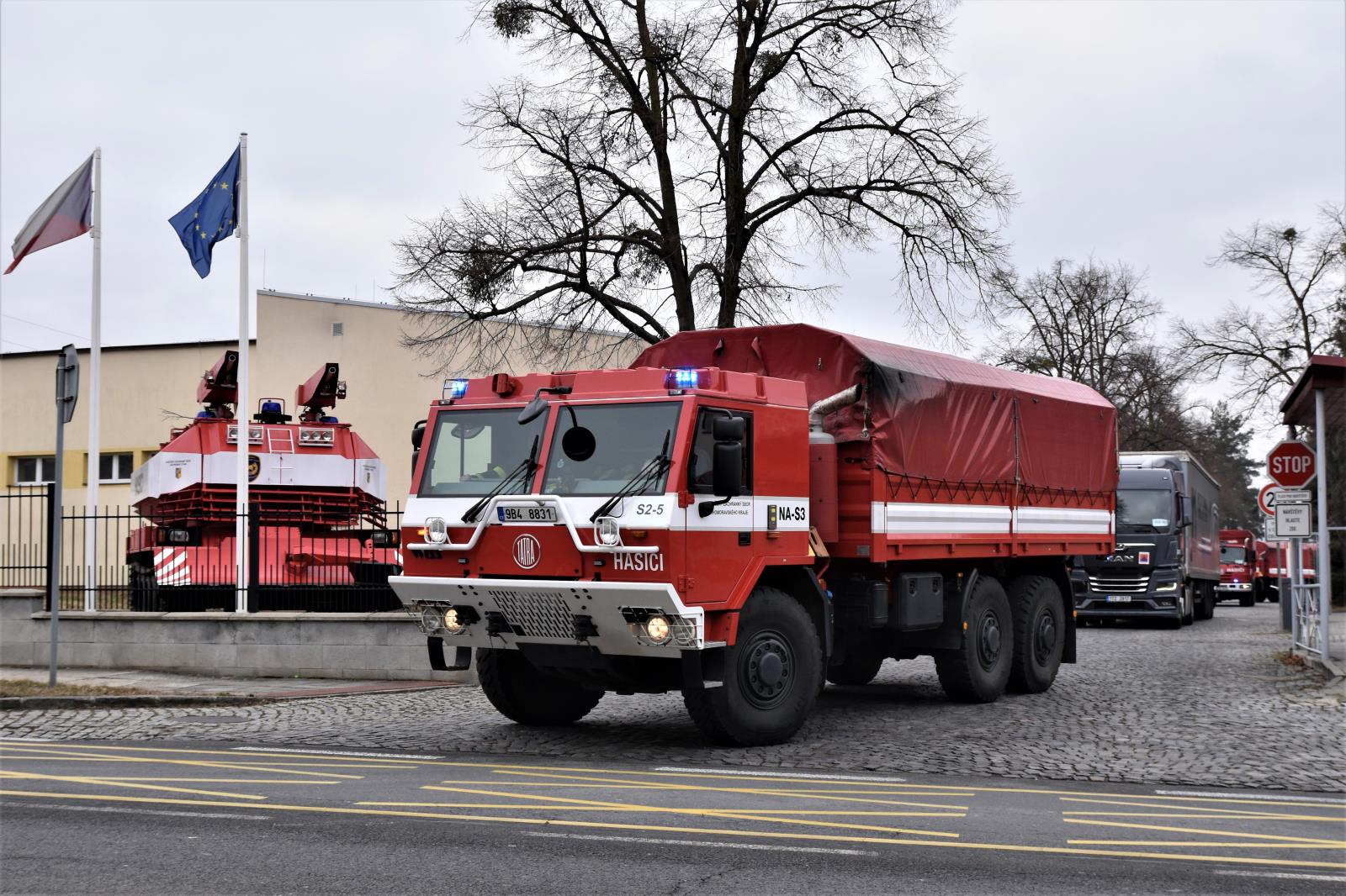 Transport humanitární pomoci - konvoj (2).jpg