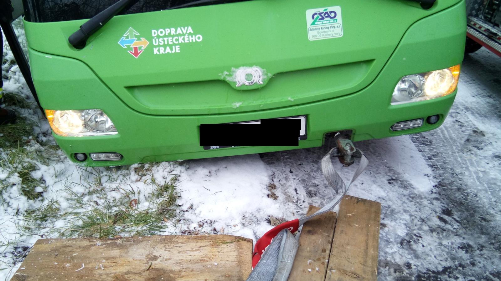 Vyproštění autobusu (1).jpg