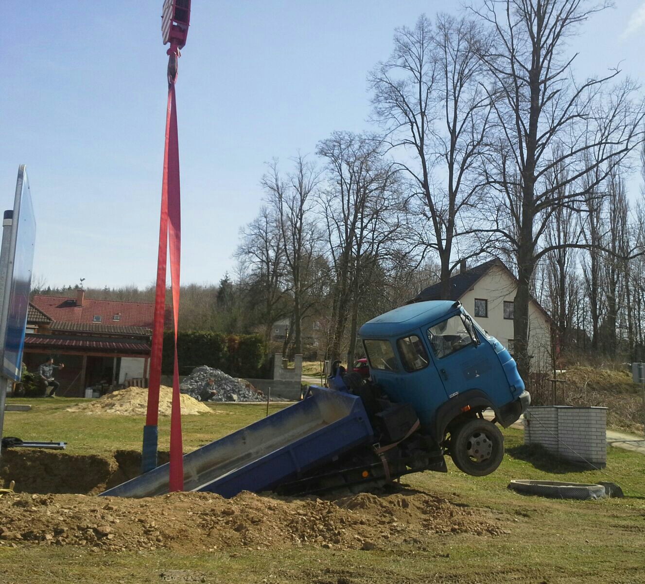 Vyproštění zapadlého NA, Libníč - 4. 4. 2018 (1).JPG