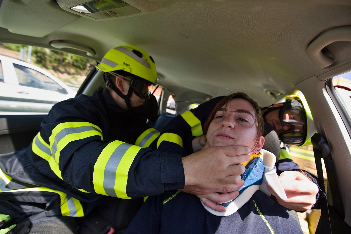 Vyprošťování zraněné osoby z havarovaného vozu a poskytnutí první pomoci (2).jpg