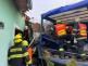 ZLK - Nákladní vůz narazil do rodinného domu_hasiči vyprošťují řidiče