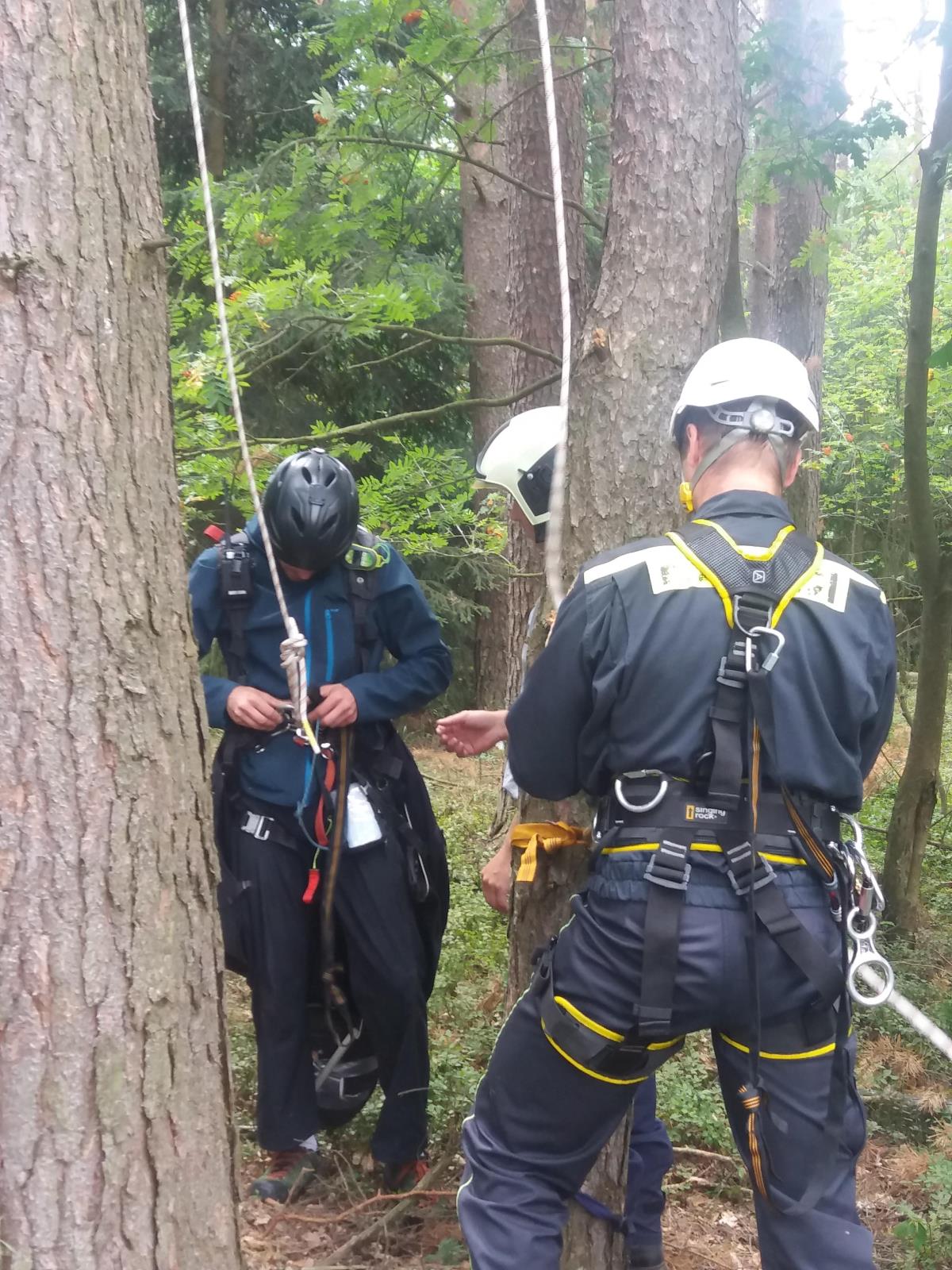 Záchrana paraglidisty, Dlouhá Lhota - 14. 7. 2018 (8).jpg