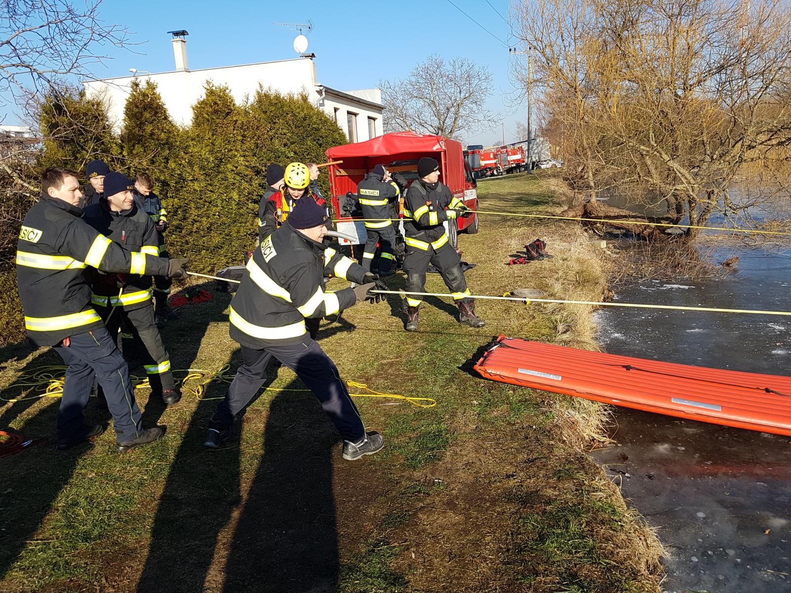 Záchrana z ledu, České Budějovice - 31. 1. 2019 (4).jpg