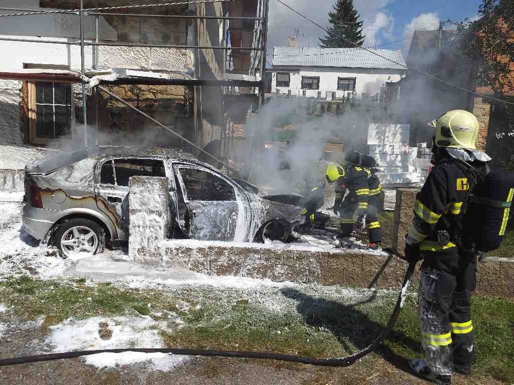auto v plamenech Radiměř4 2.9.2021.jpg