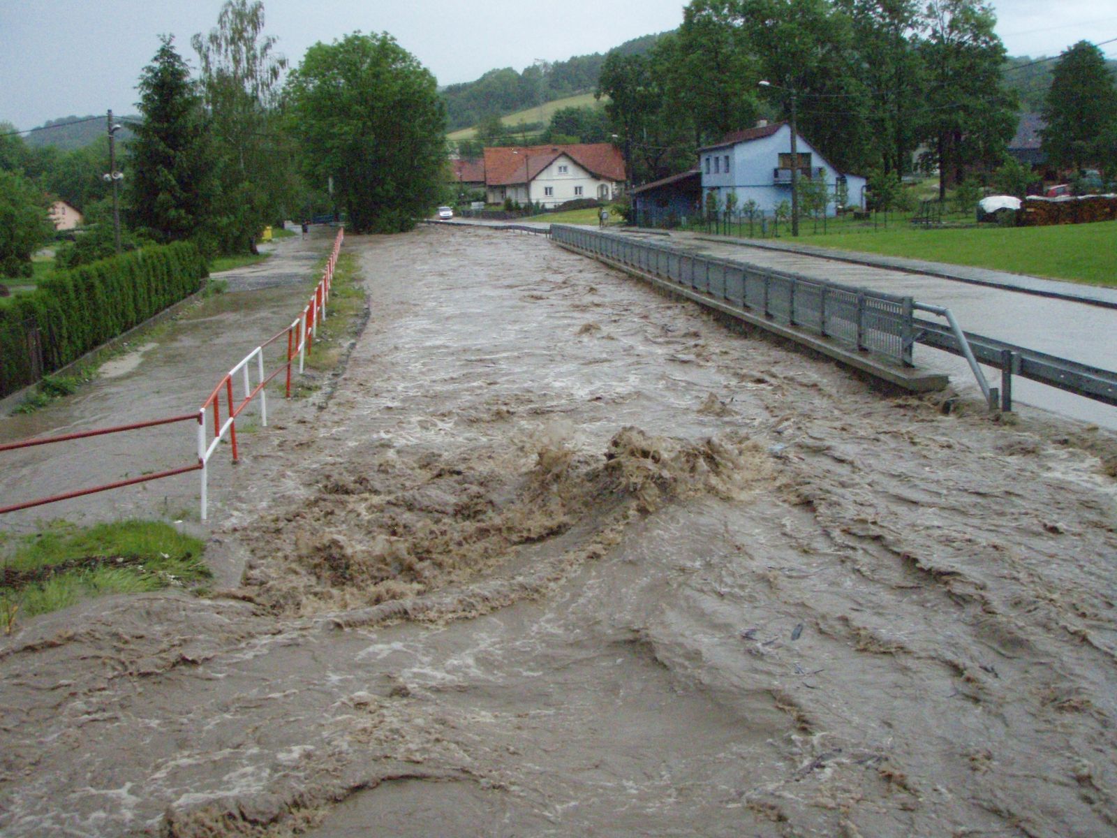 fotopovodeňNJaokolí/09 povodeňŽivoticeuNJ 3.JPG