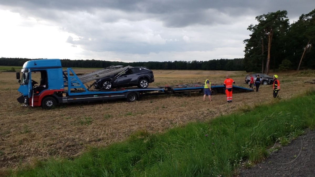 nákladní automobil u Býště 20.8.2021.jpg