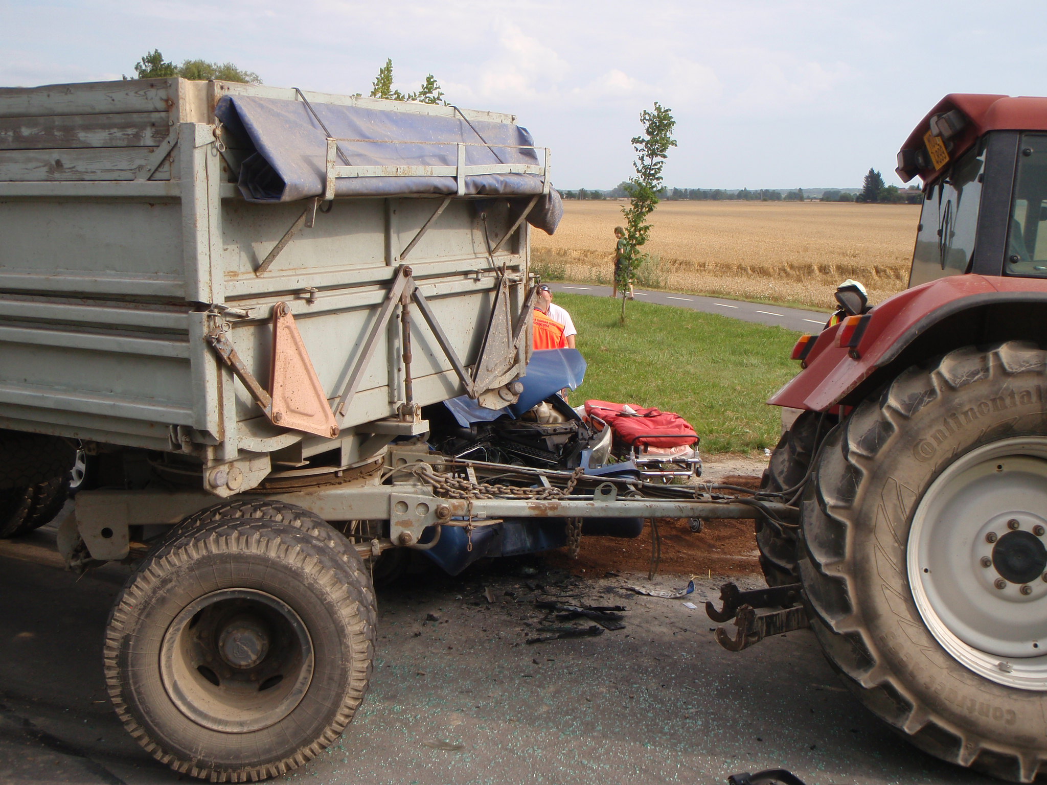 nehoda traktor a osobní vozidlo