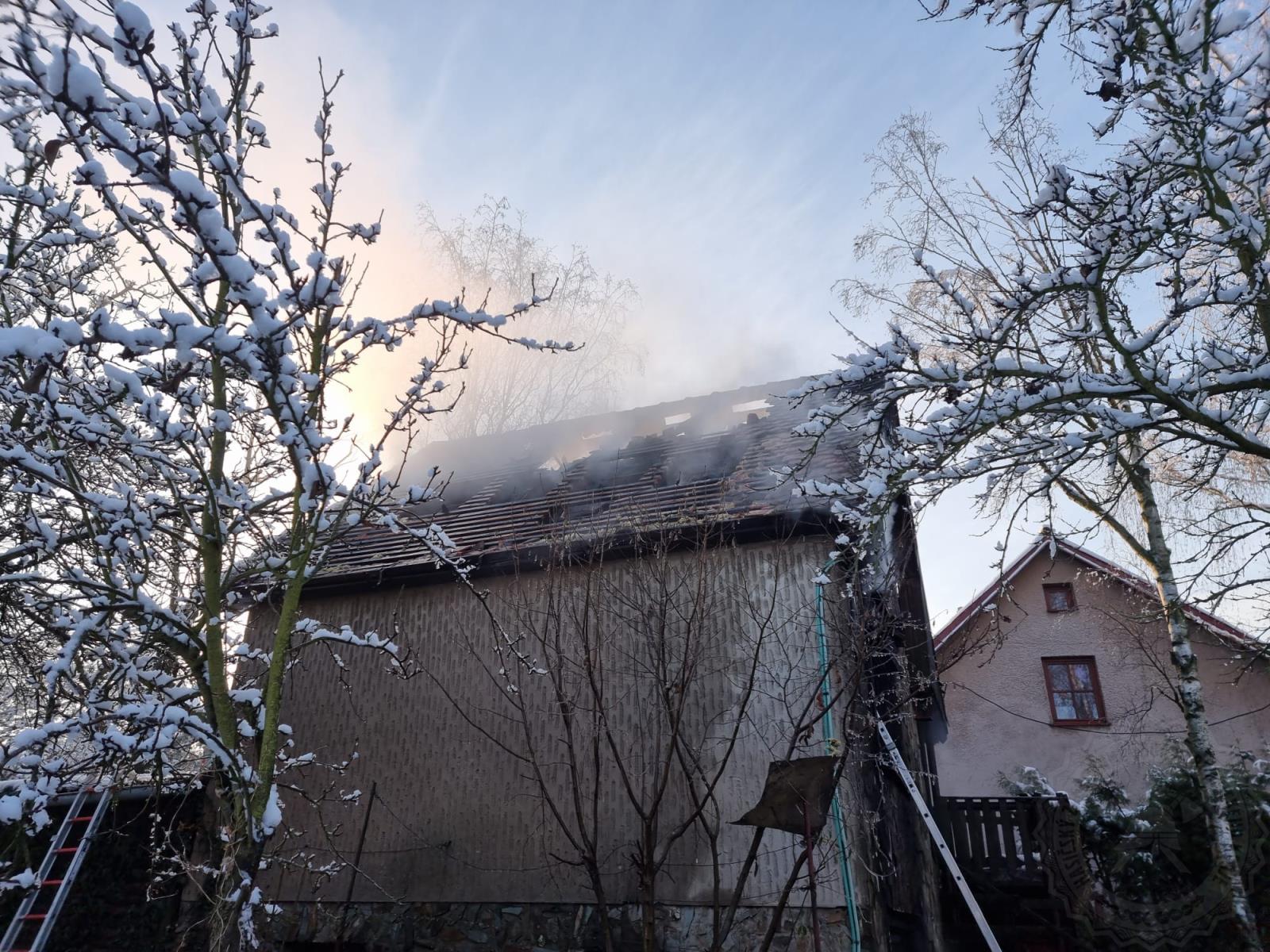 Požár chatky v Turkovicích, části obce Rašovy.