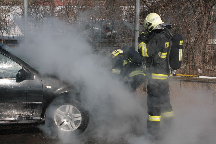 požár auta Děčín 2.JPG