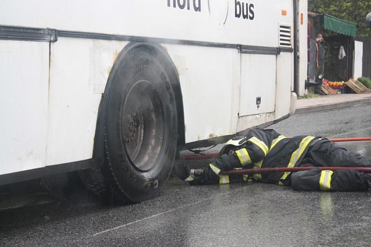 požár autobusu Děčín 4.JPG