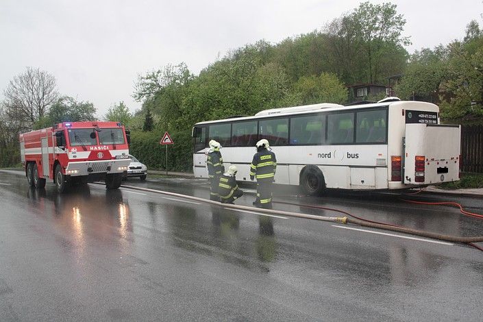 požár autobusu Děčín 6.JPG