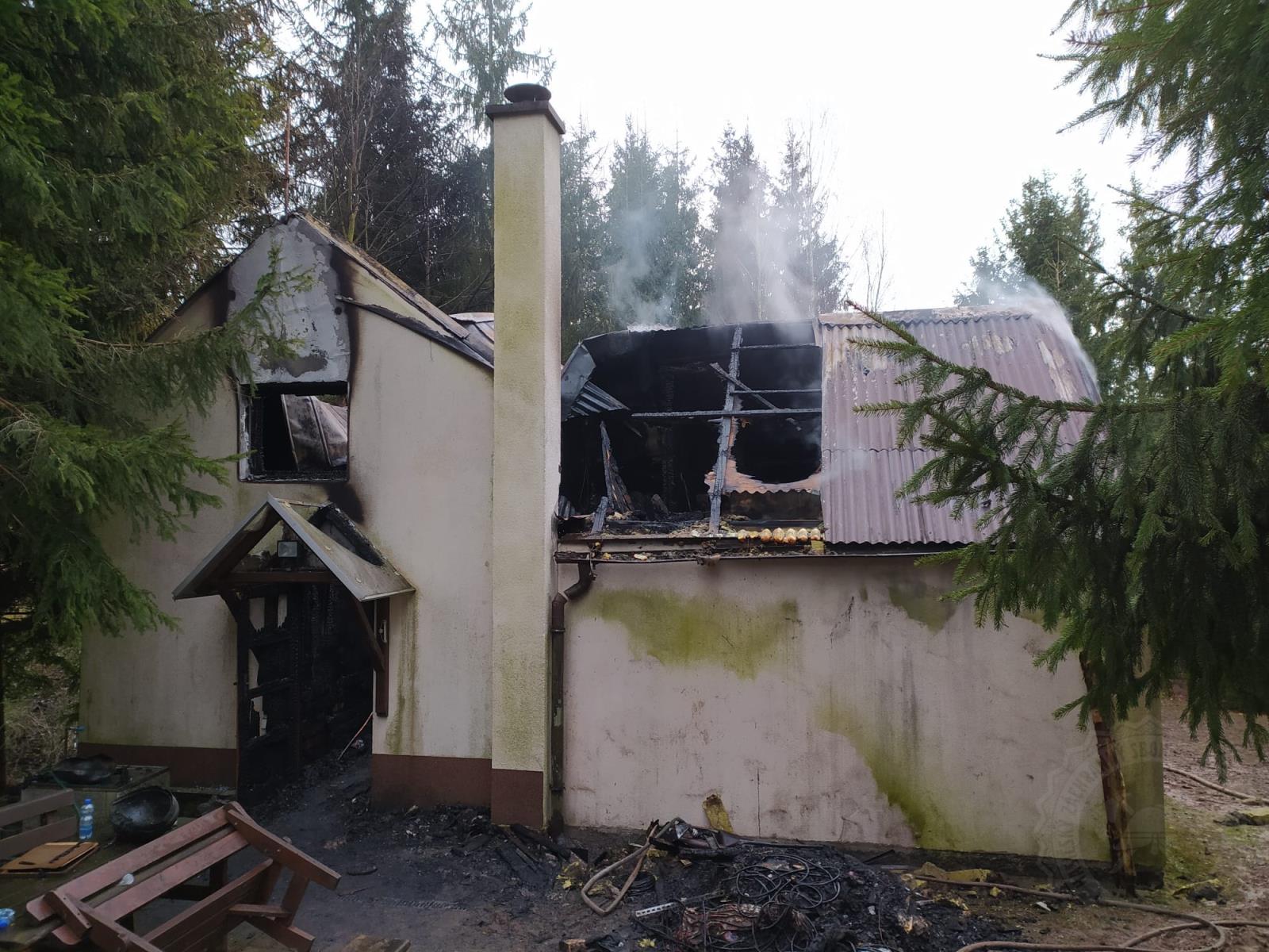 požár chaty Peklo (4).jpg