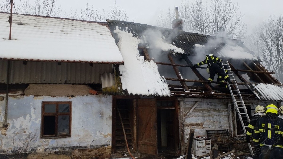 požár domu4 v Loučkách u Lukavice 19.1.2021.jpg