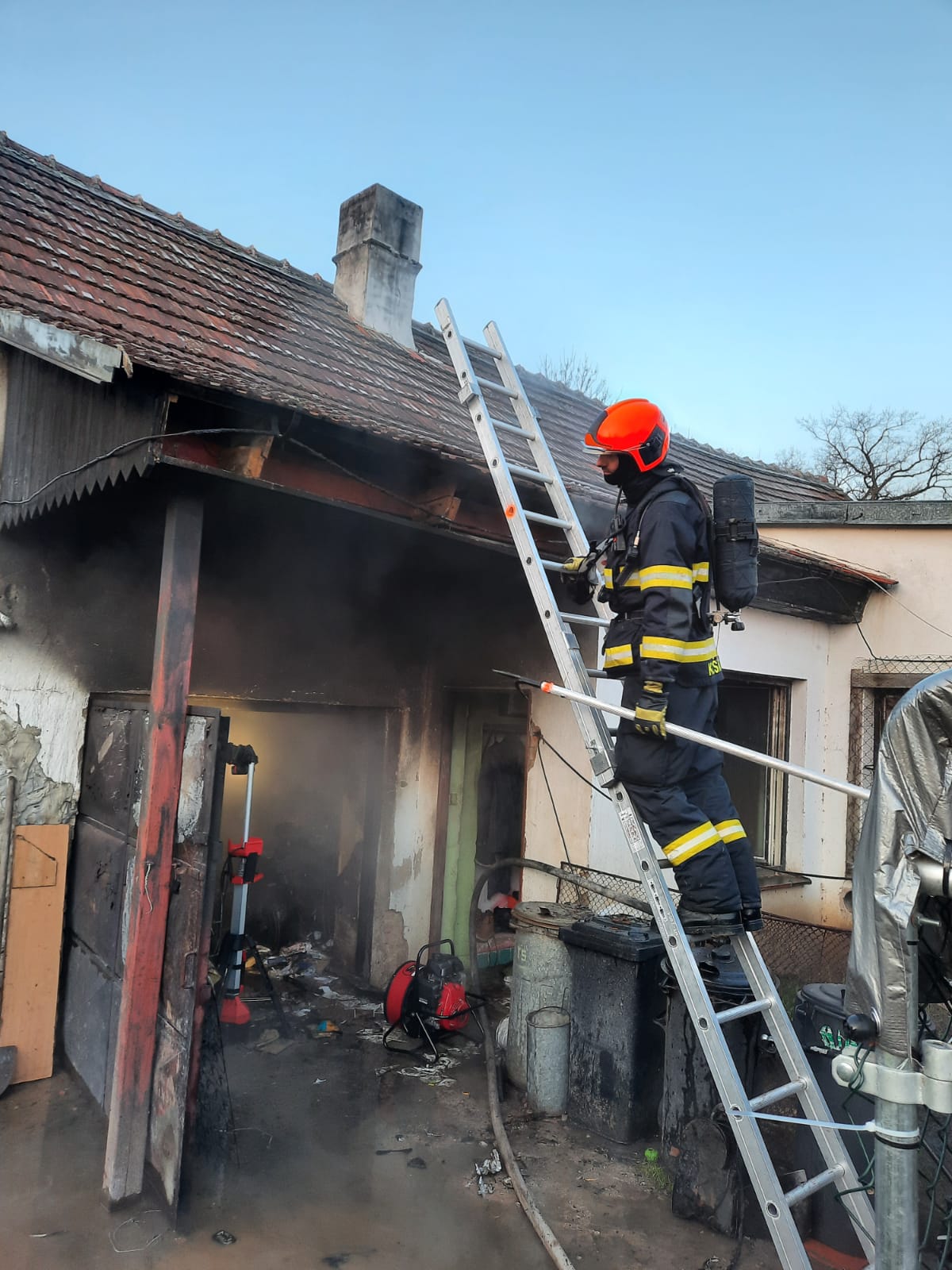 požár garáže Vejvanovice (5).jpg