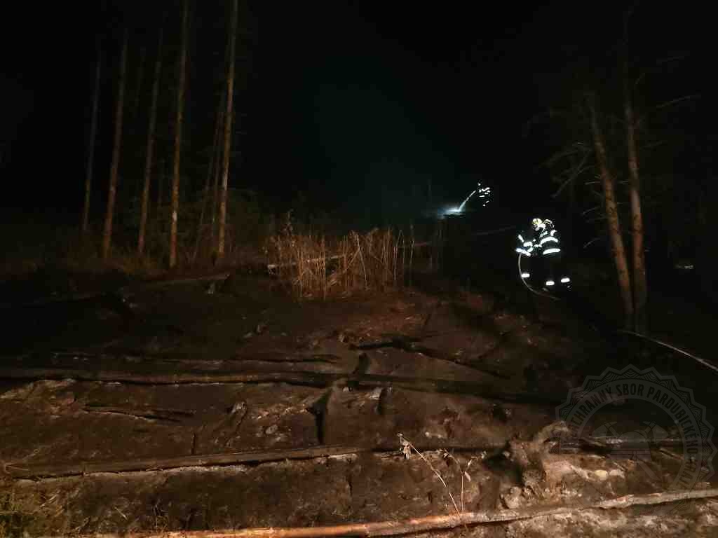 požár na kraji lesa Městečko Trnávka3 30.10.2021 .jpg
