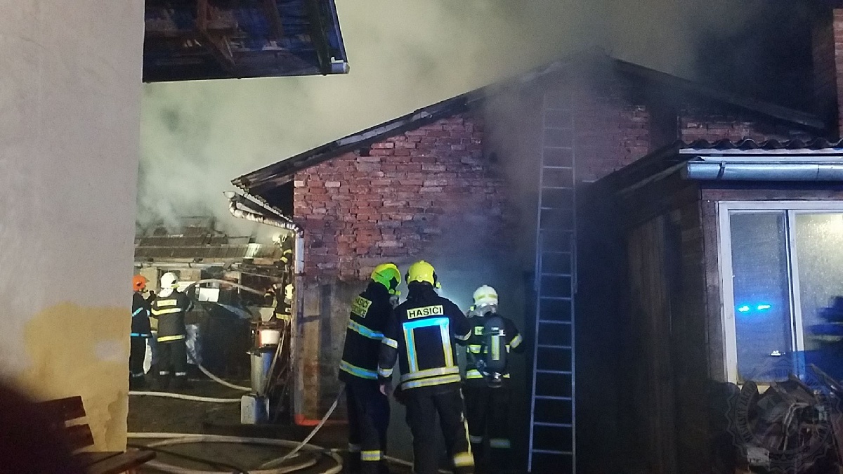požár stodoly Bousov29-3-2022b.jpg