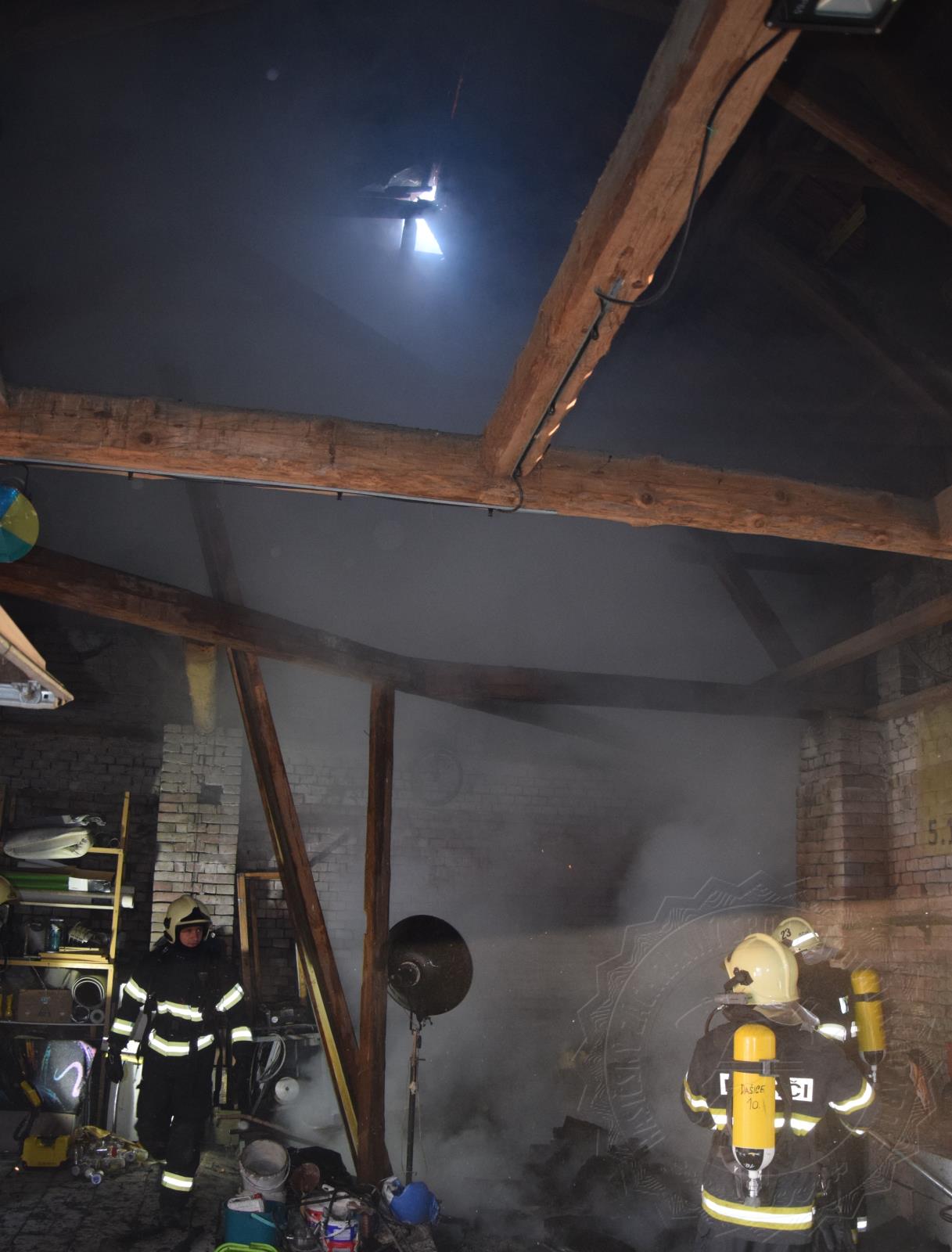 požár stodoly Kostěnice6 18.3.2021.jpg