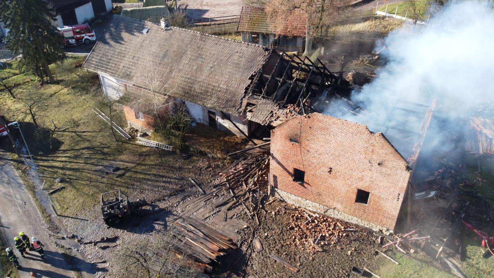 požár stodoly v Žamberku17-1-2023 (4).jpg