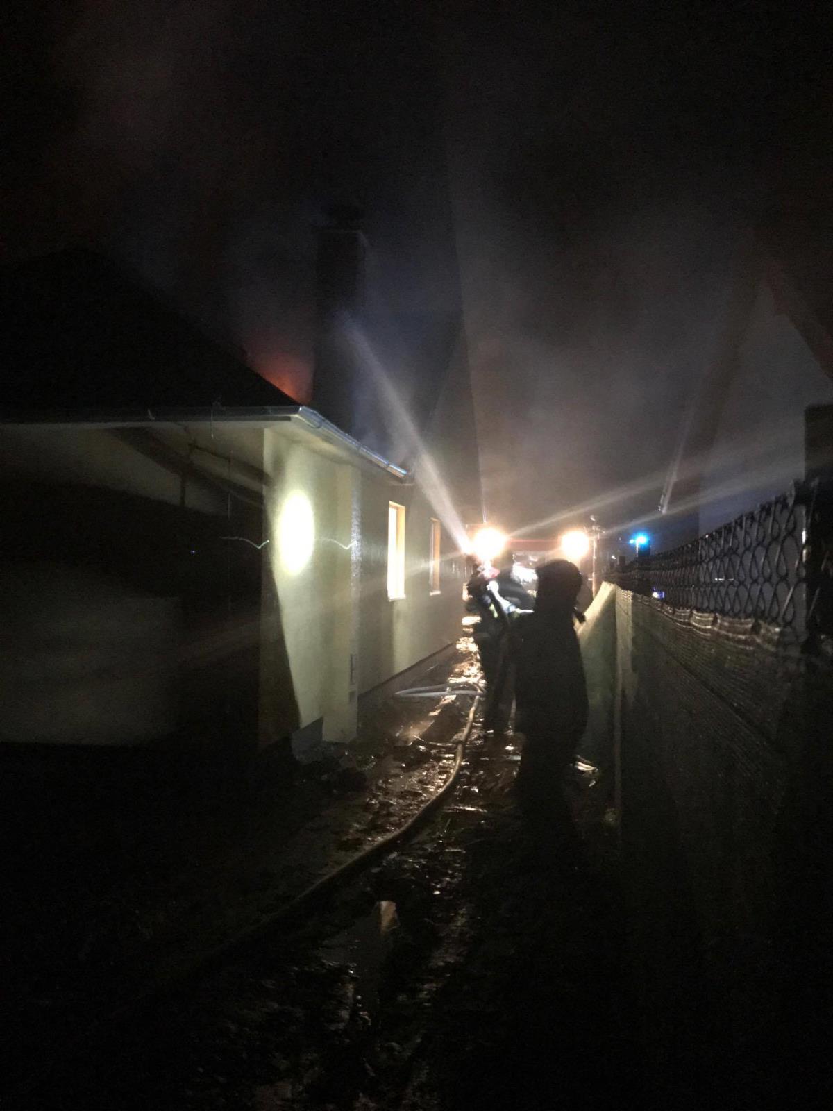 požár střechy RD Štarnov 1-12-2016