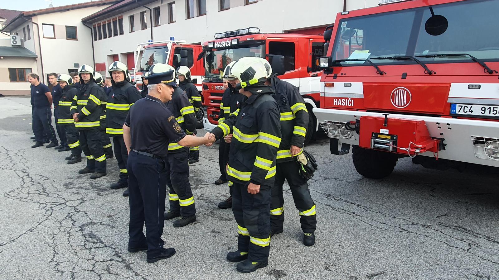 rozloučka se směnovými hasiči (14).jpg