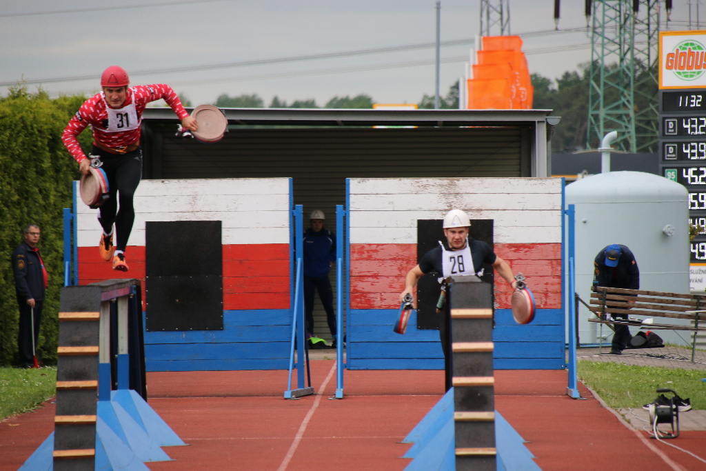 soutěžní pokusy 100m s překážkami (3).JPG