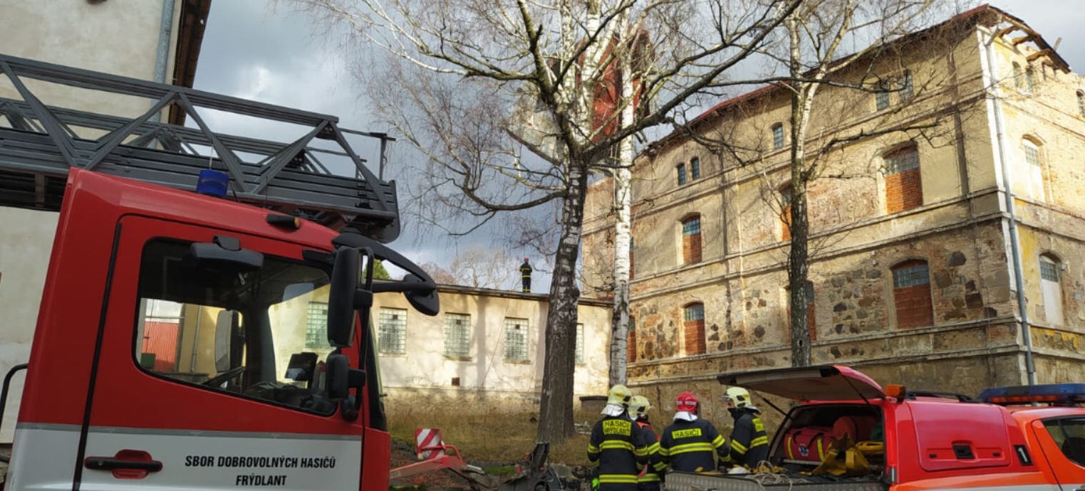 utržená střešní kritina Jindřichovice p. Smrkem