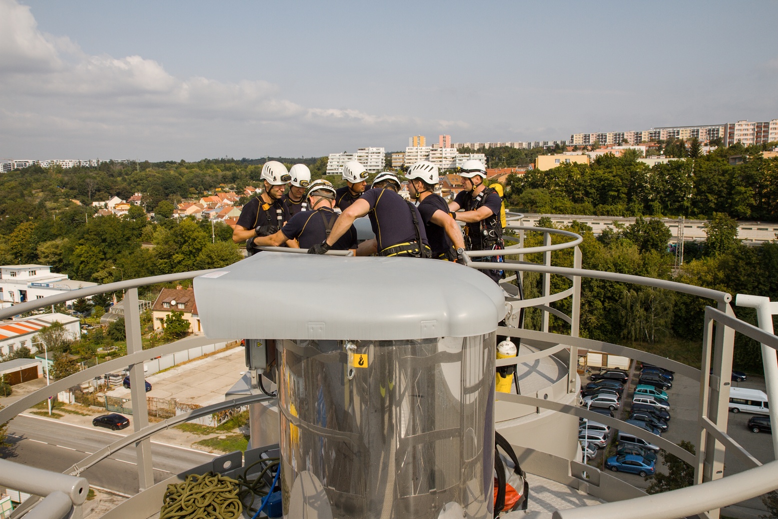 výcvik hasičů-lezců v betonárně v Brně  (11).jpg
