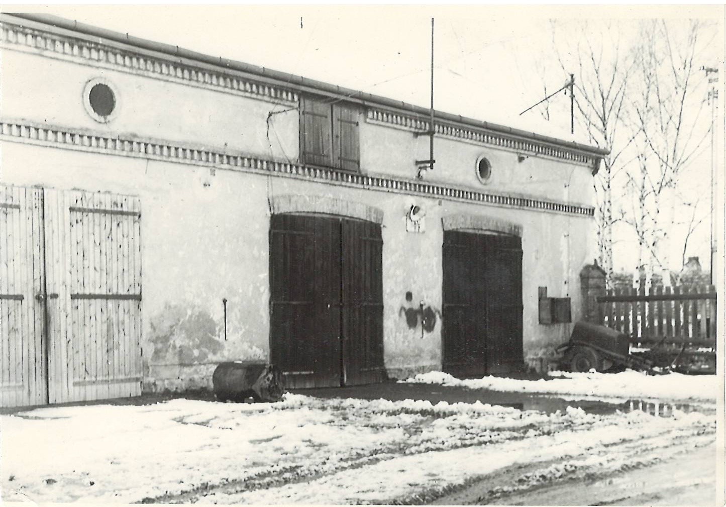 006-Garáže Okresního veřejného požárního útvaru Příbram na Březových horách - Důl Marie (OVPÚ,1972).jpg