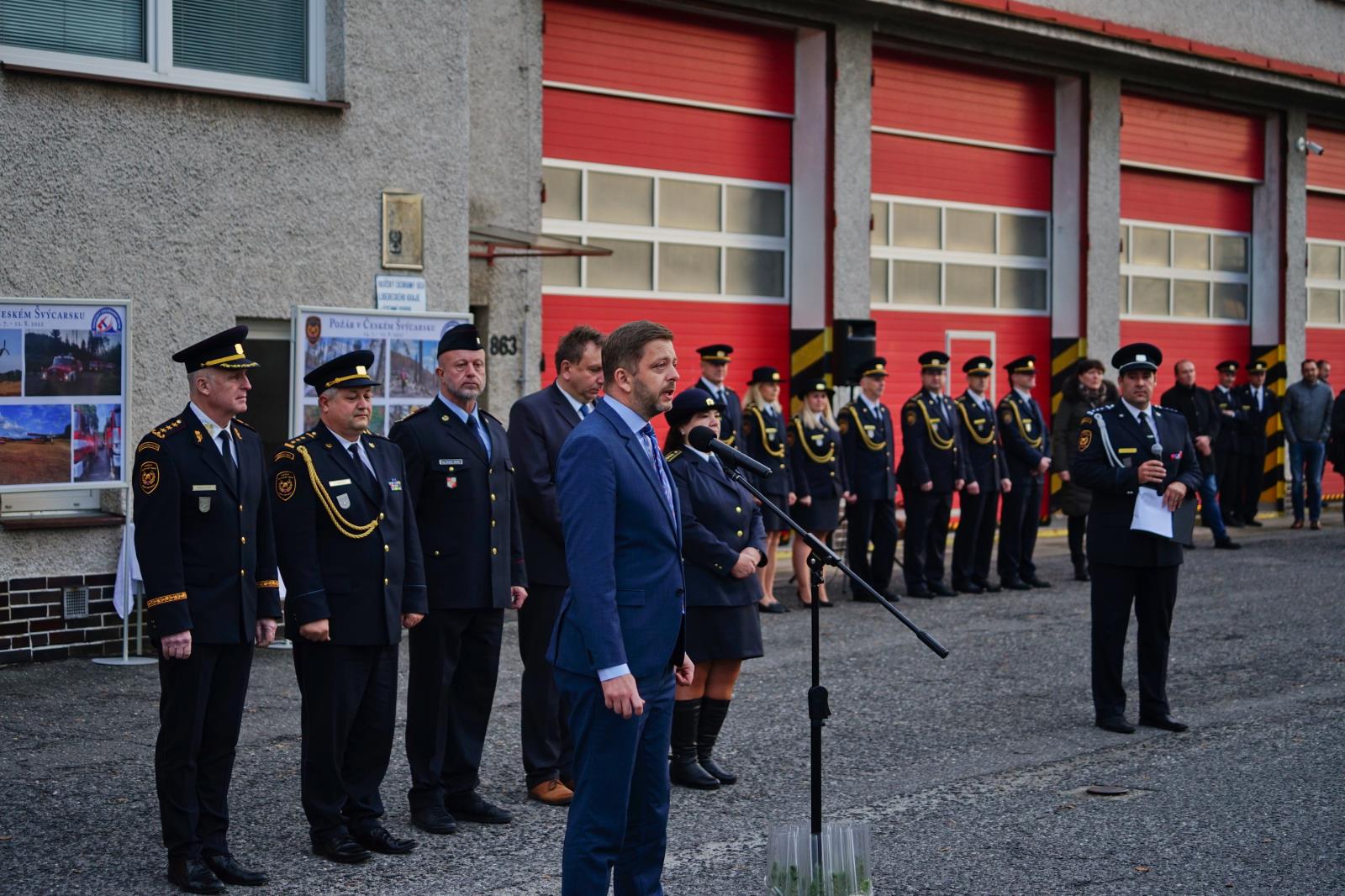 Dobrovolní hasiči Libereckého kraje na stanici HZS LK v Turnově převzali věcné dary za zásah v Hřensku