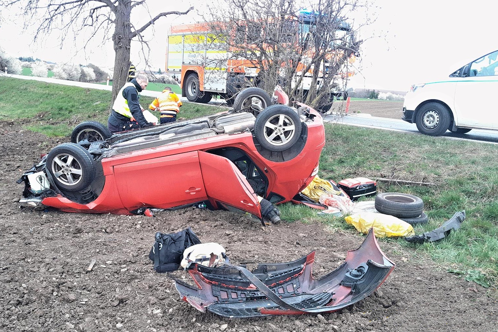 230324-Dopravní nehoda osobního automobilu na silnici č. 9 před obcí Líbeznice ve směru od dálnice D8.jpg