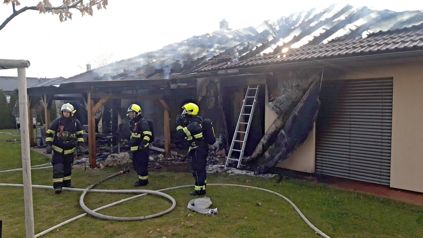 060524-Požár novostavby rodinného domu v Brandýse nad Labem – Staré Boleslavi s desetimilionovou škodou.jpg