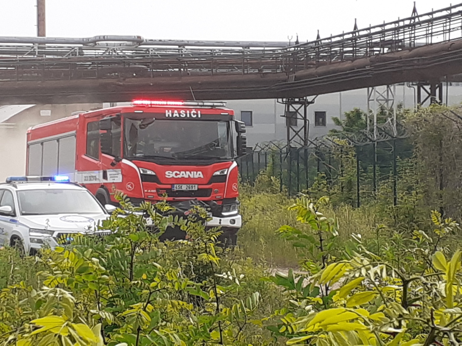 009-Taktické cvičení DESTRUKCE v bývalém areálu Poldi Kladno zaměřené na záchranu osob po výbuchu varny drog.jpg