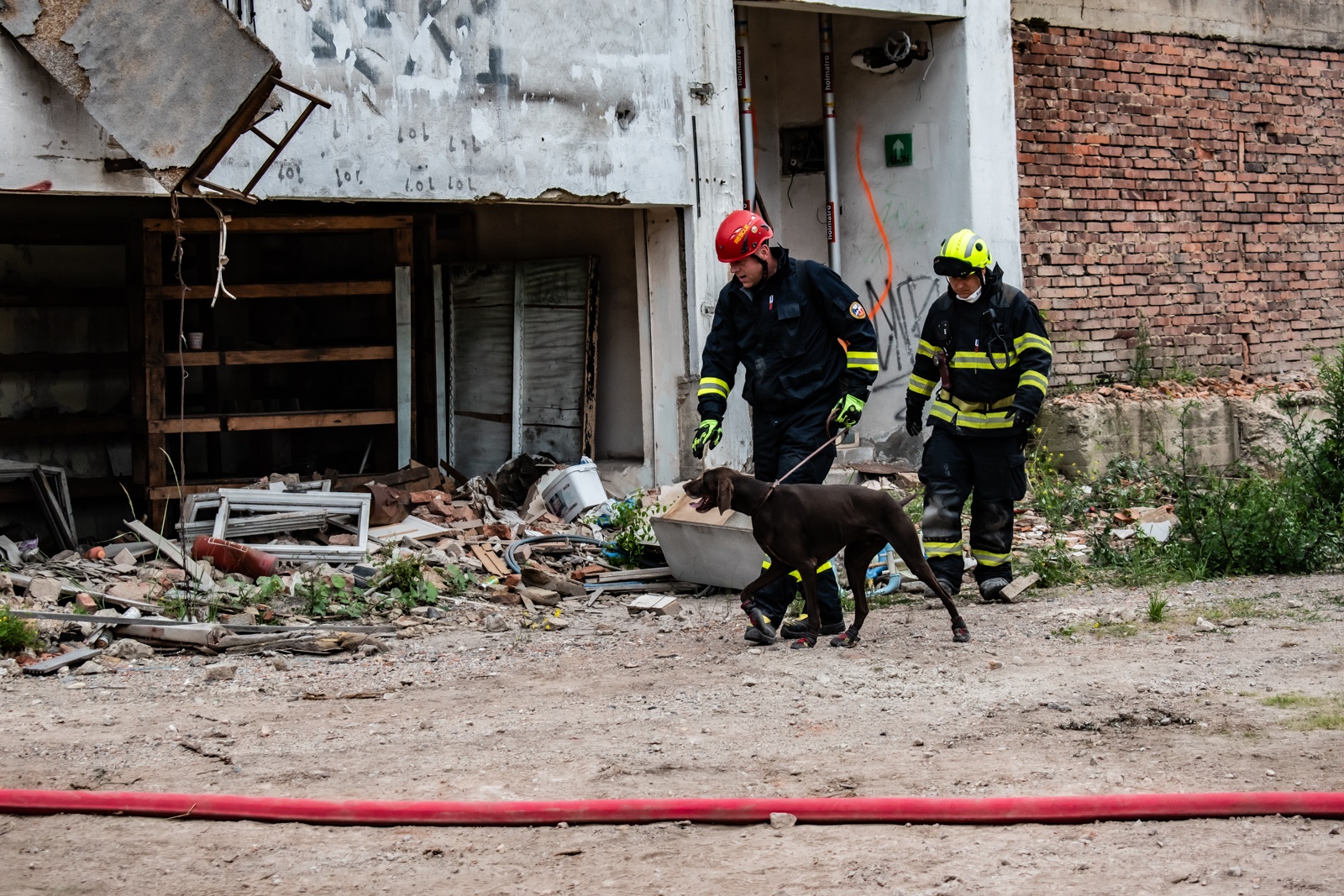 039-Taktické cvičení DESTRUKCE v bývalém areálu Poldi Kladno zaměřené na záchranu osob po výbuchu varny drog.jpg