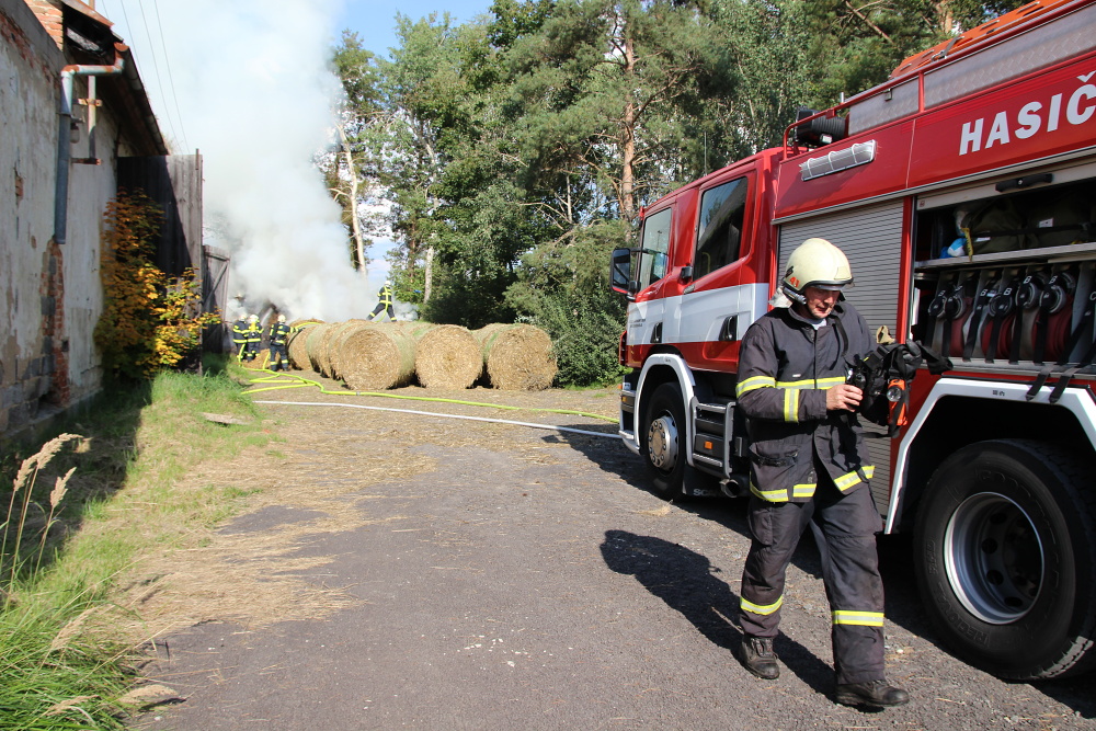 3 Požár balíků, Planá nad Lužnicí - 7. 9. 2014/Požár balíků slámy, Planá nad Lužnicí - 7. 9. 2014 (3).JPG