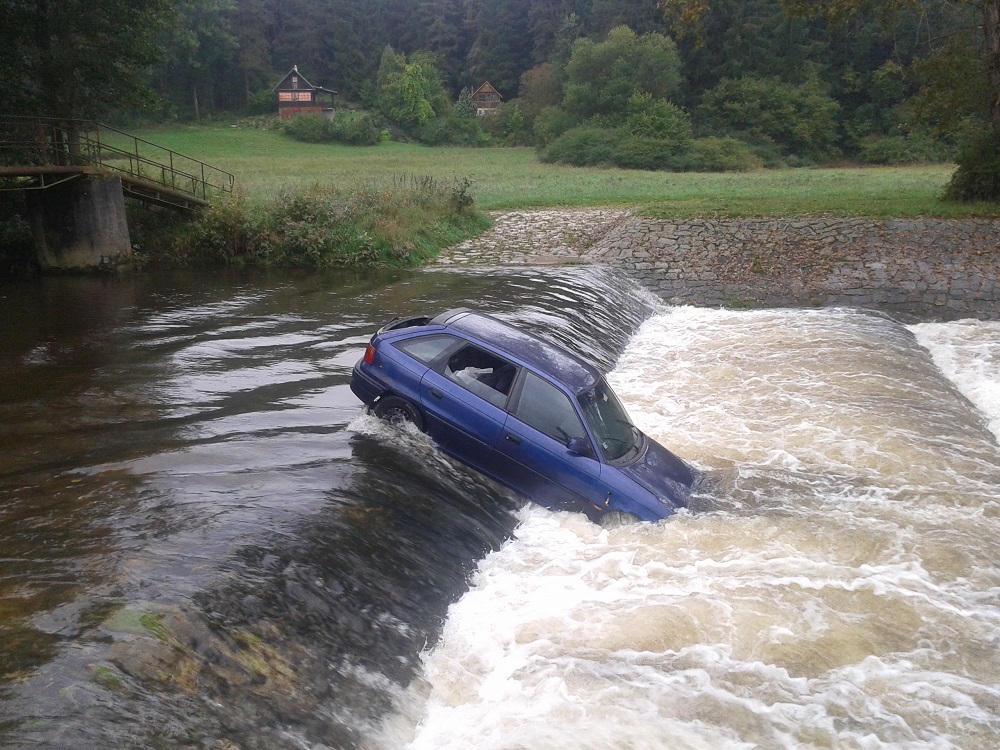 2 Vylovení auta, Strunkovice nad Volyňkou - 16. 9. 2014/Vylovení auta, Strunkovice nad Volyňkou - 16. 9. 2014 (2).jpg