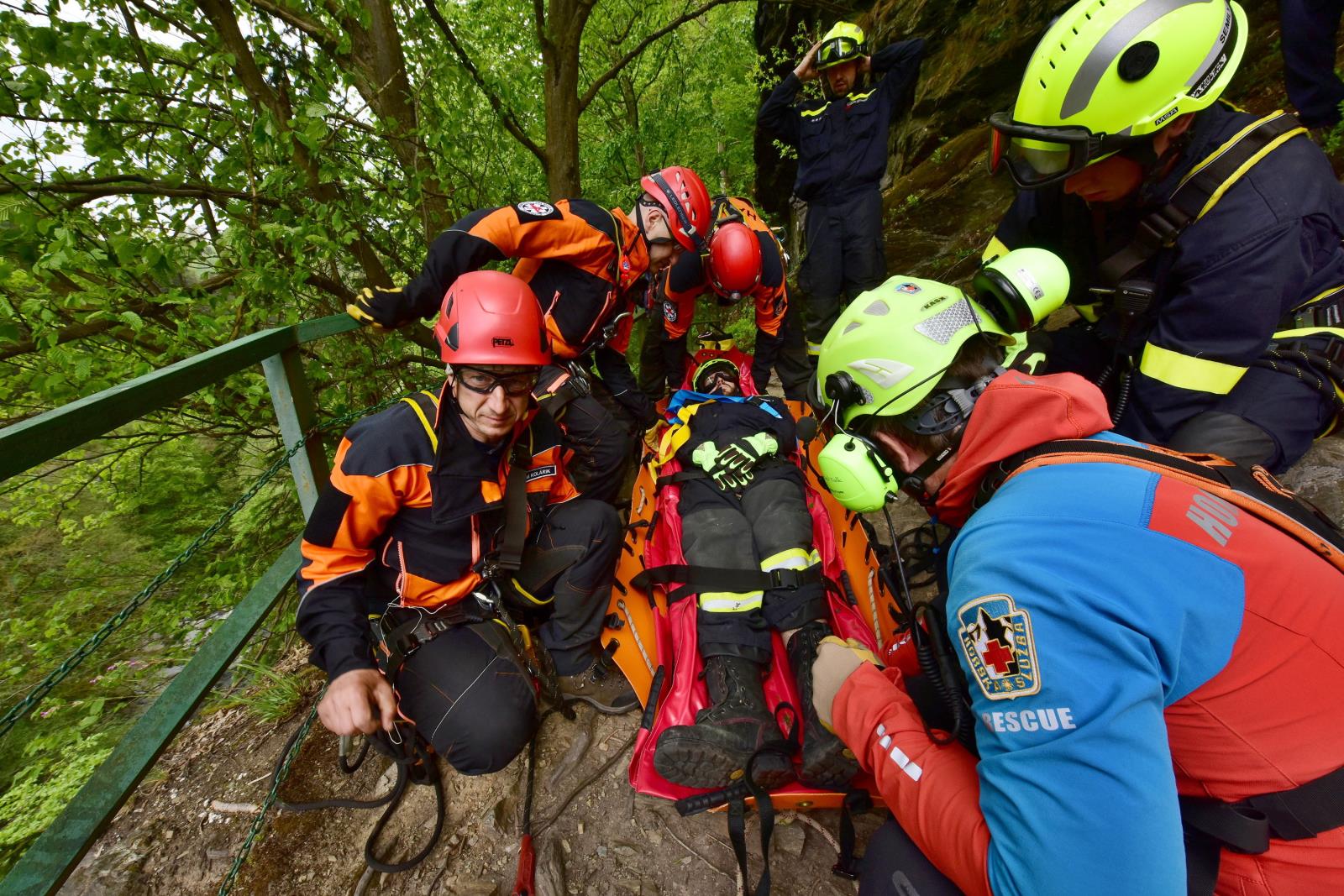 Samotného výcviku se kromě zasahujících hasičů ze Semil a JSDHO Semily a Železný Brod dále zúčastnili letečtí záchranáři a déle také členové Horské služby Jizerské hory, o.p.s.