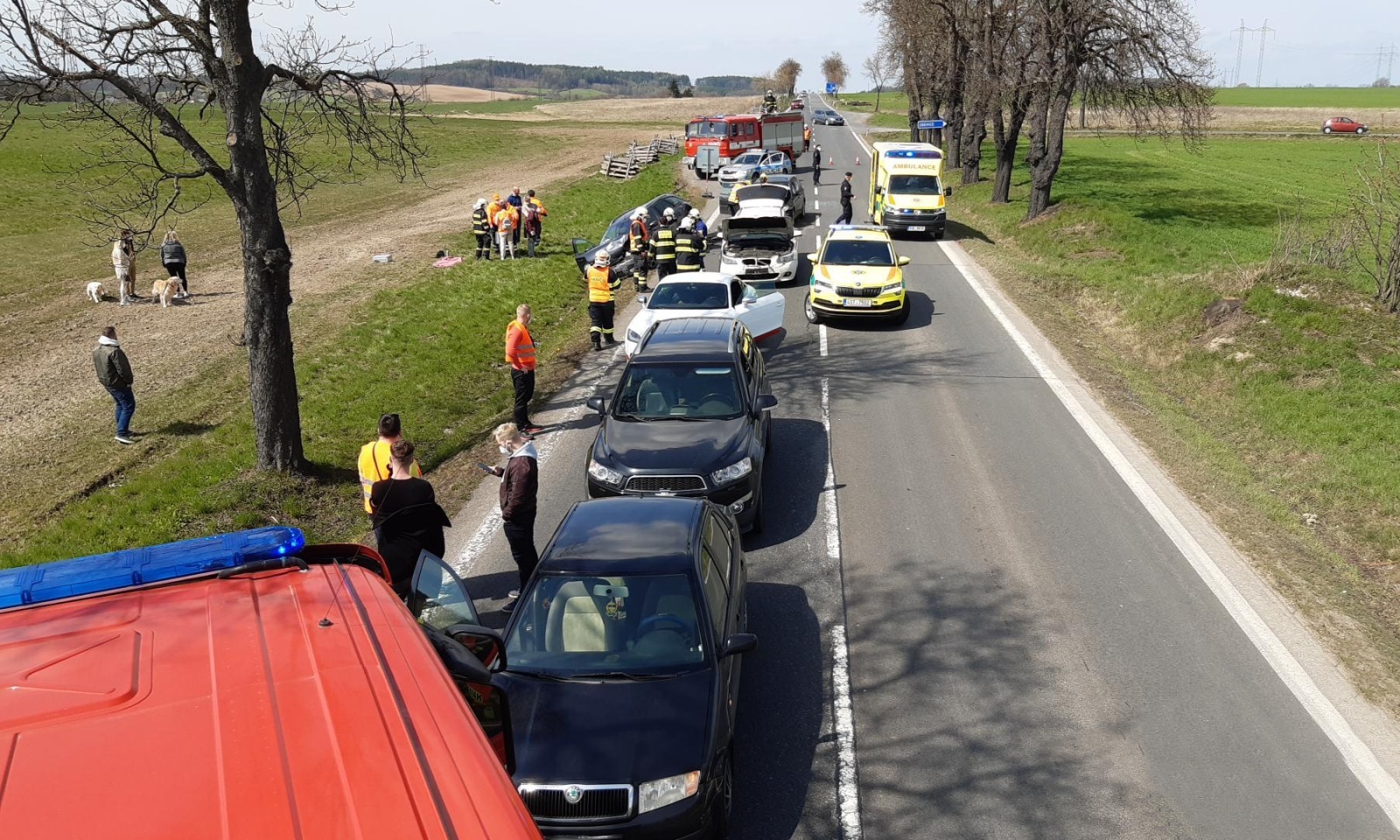 001-Hromadná nehoda na strakonické silnici na Příbramsku.jpg