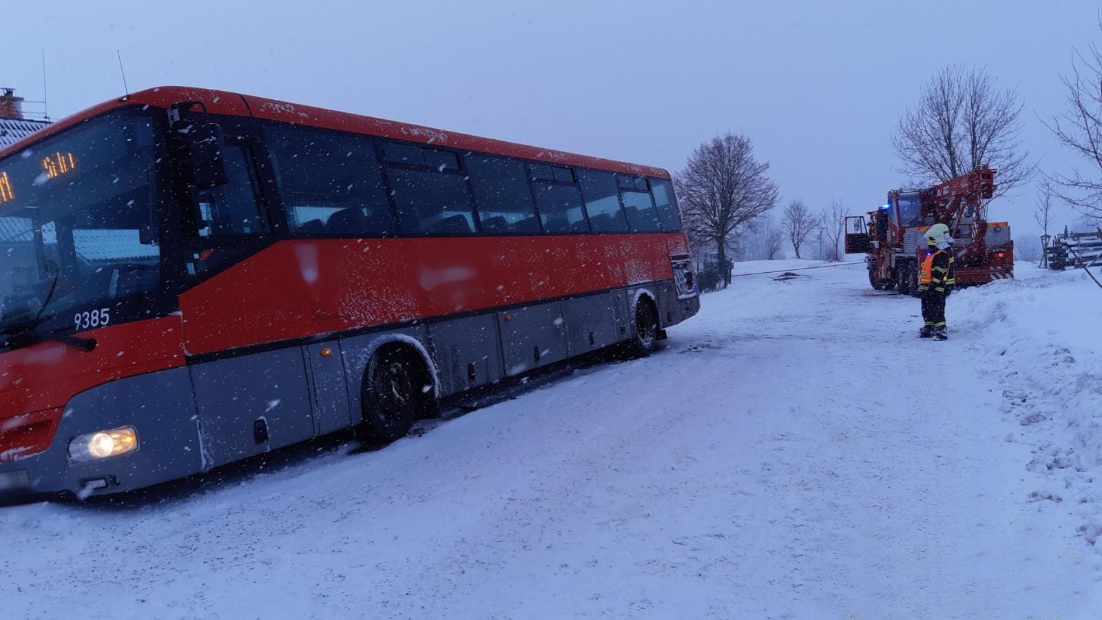 002-DN autobusu u Obecnice na Příbramsku.jpg