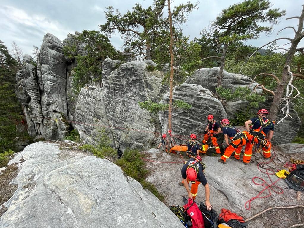 005 - výcvik lezecké skupiny Adršpach.jpg