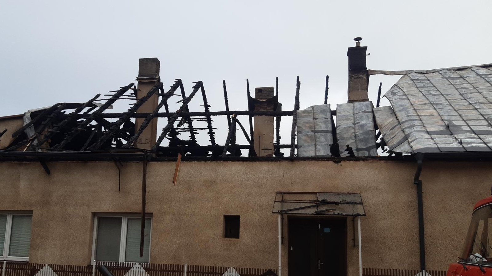 007-Požár rodinného domu v obci Bohdaneč na Kutnohorsku.jpg