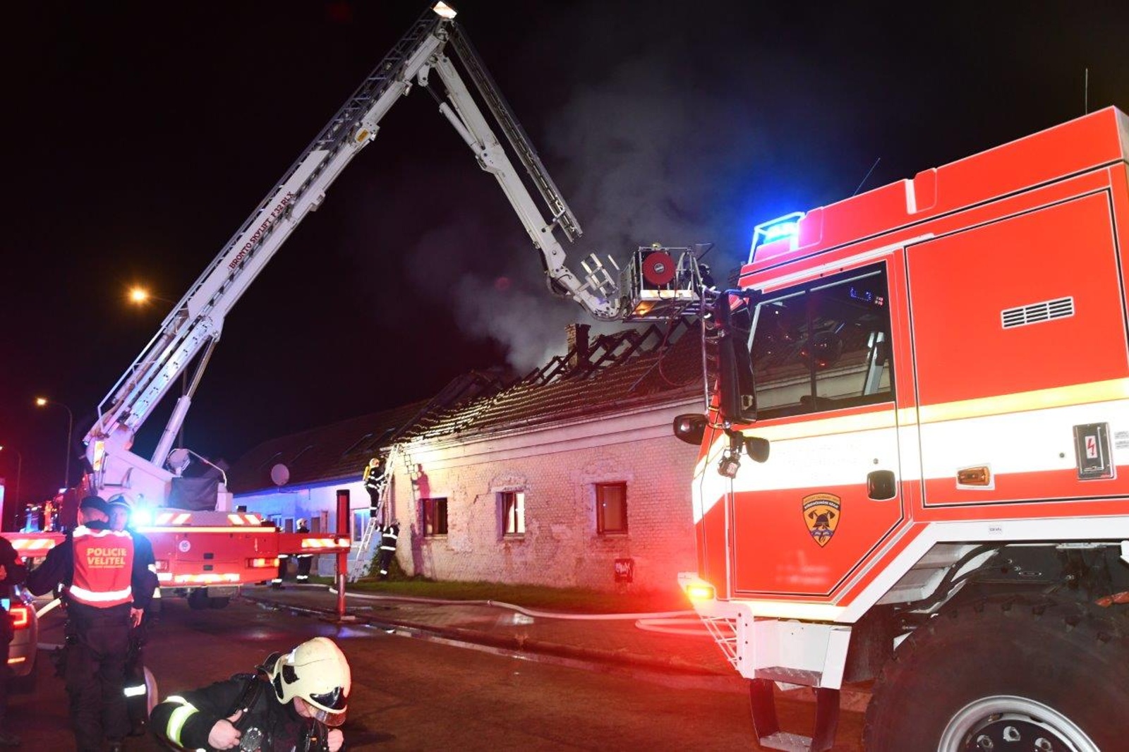 009-Požár rodinného domu v Českolipské ulici v Mělníku.jpg