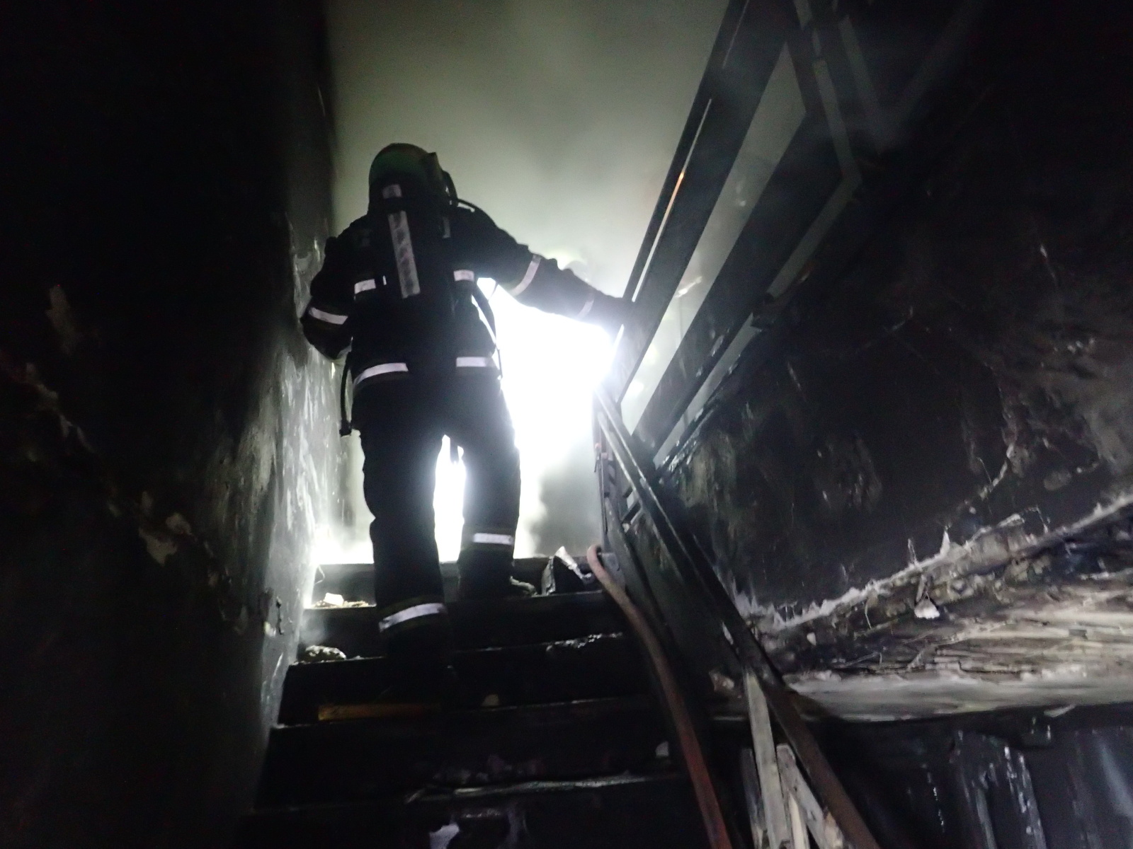 010-Tragický požár rodinného domu v obci Zaječov nedaleko Hořovic.JPG