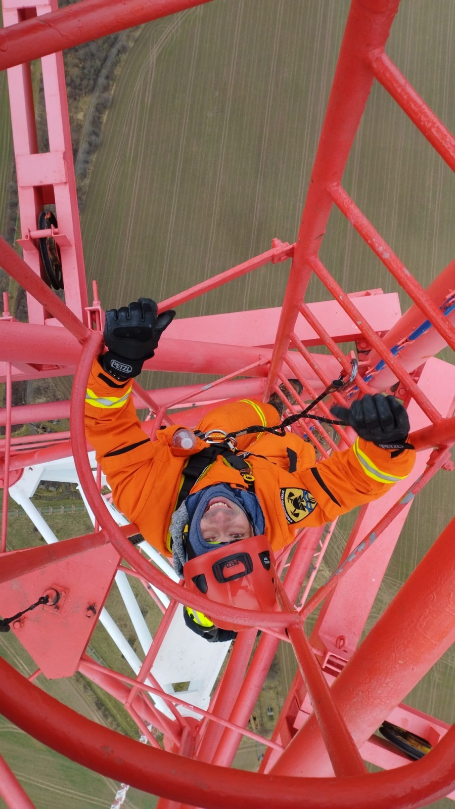 010-Výcvik kolínských lezců na 355 metrů vysokém vysílači Liblice.jpg