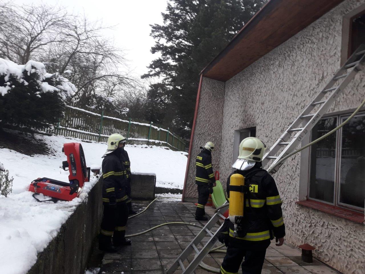 012-Akumulátový ventilátor využívají berounští hasiči od konce roku 2020.jpg