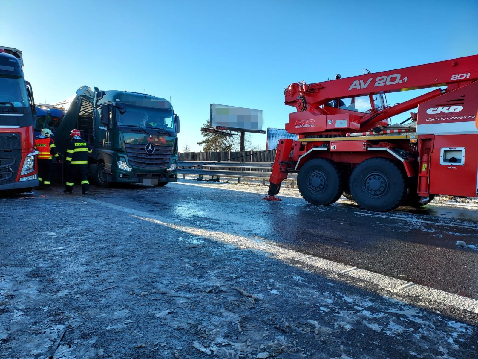 012 - Hromadná dopravní nehoda na dálnici D5.jpg