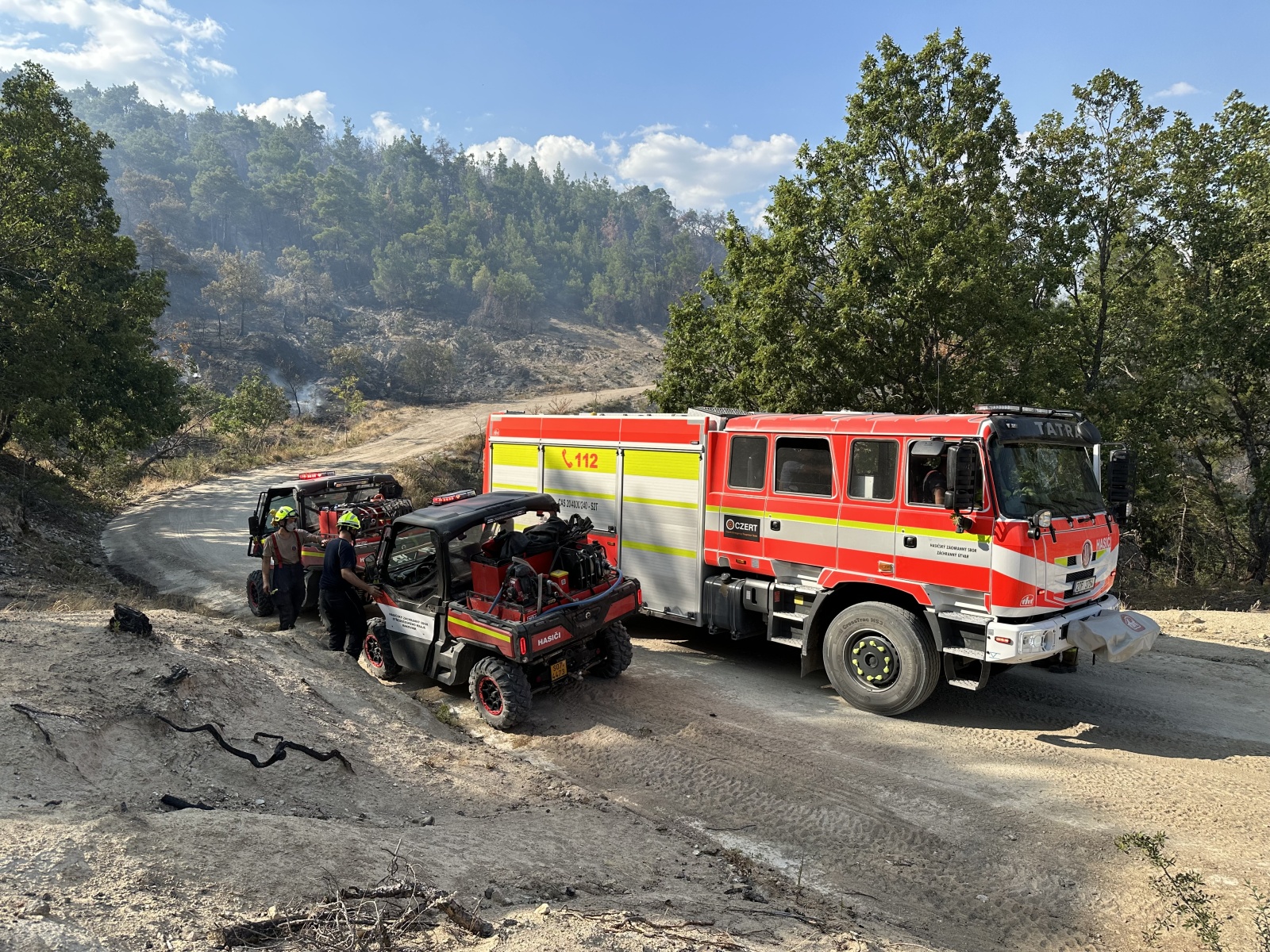 037-Pomoc českých hasičů při požárech v Řecku.JPG