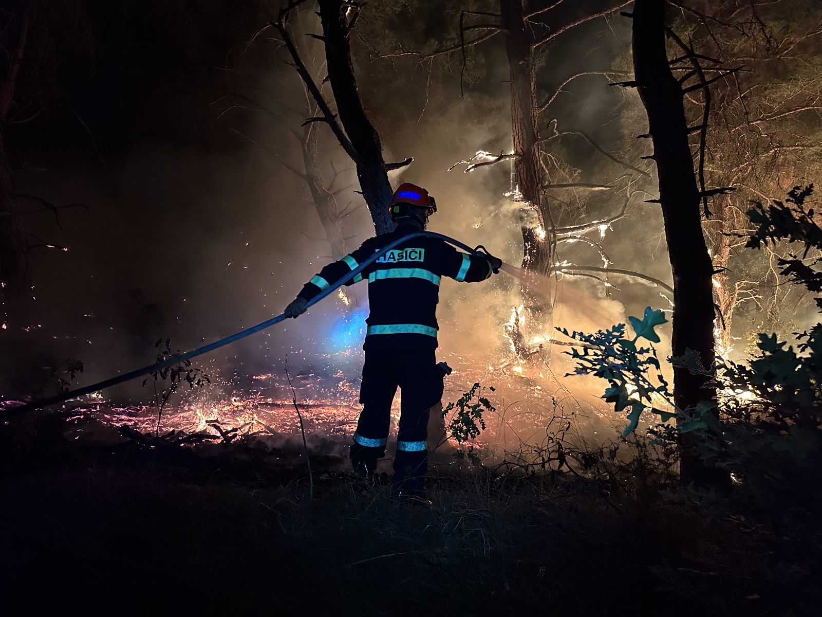 080-Pomoc českých hasičů při požárech v Řecku.JPG